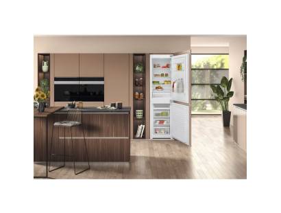 Hotpoint HMCB50502 Built-in Fridge Freezer