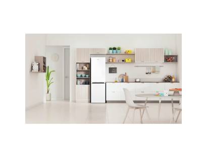 Indesit LI8S2EW Freestanding Fridge Freezer